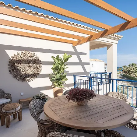Calmaliving Seaside With Pool