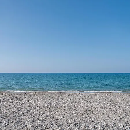 Calmaliving Seaside With Pool